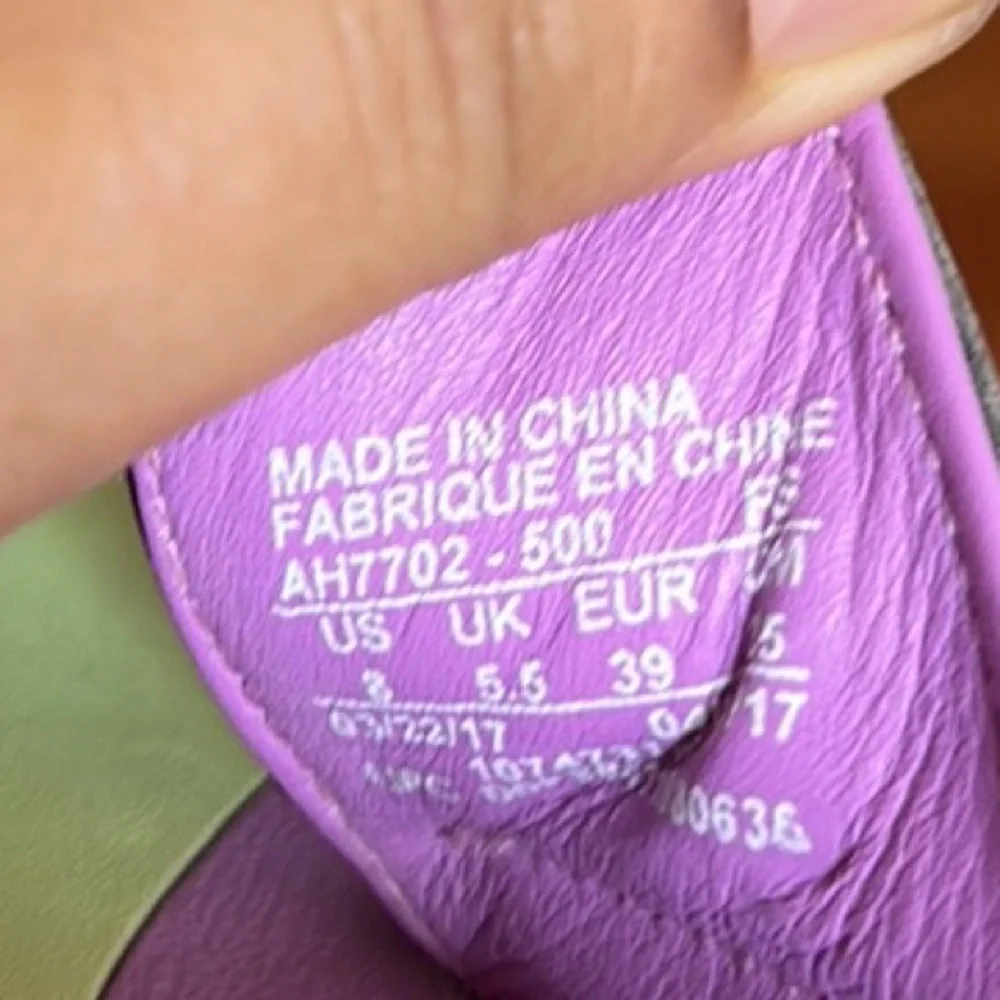 Nike sandals size 8 Barbie core